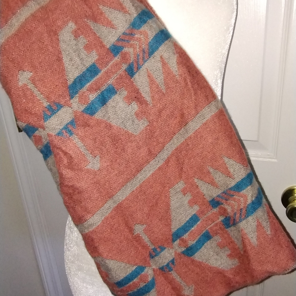 Scarf - Picture 2 of 10